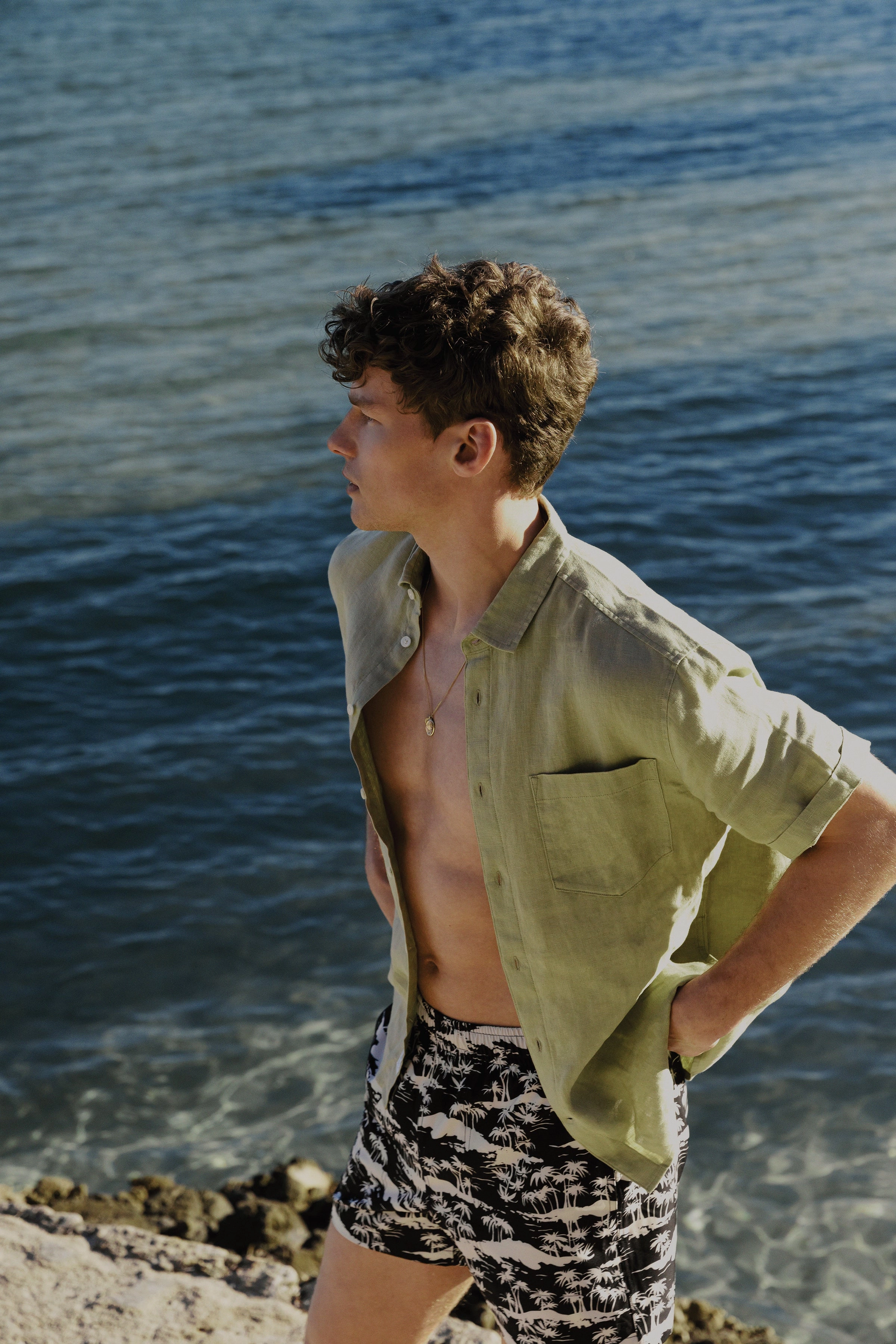 The Short Sleeve Linen Shirt in Olive Green